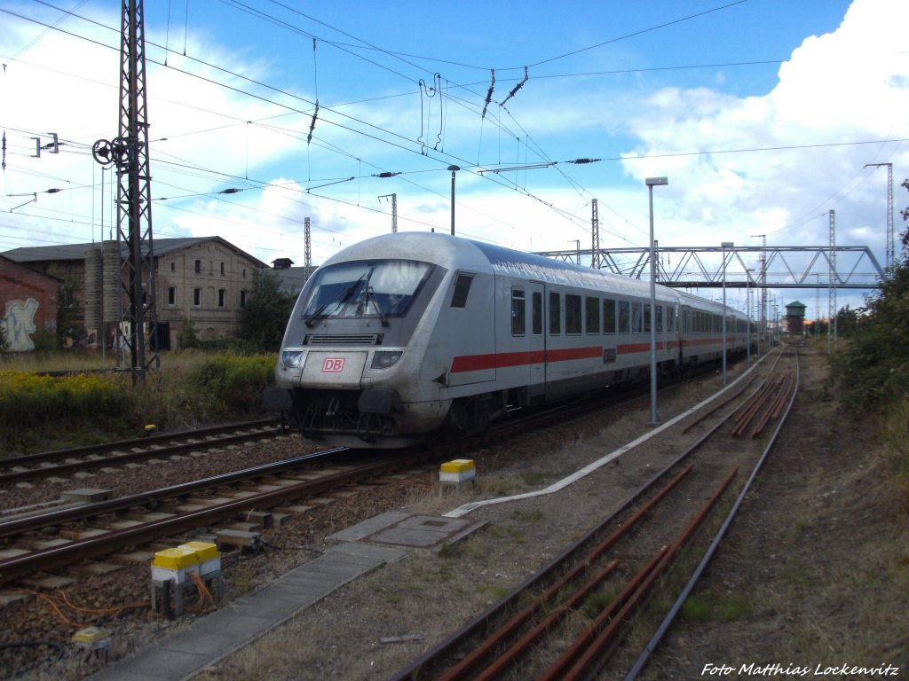 101 001-6 mit dem InterCity (IV) bei der Einfahrt in Stralsund Hbf am 13.8.13