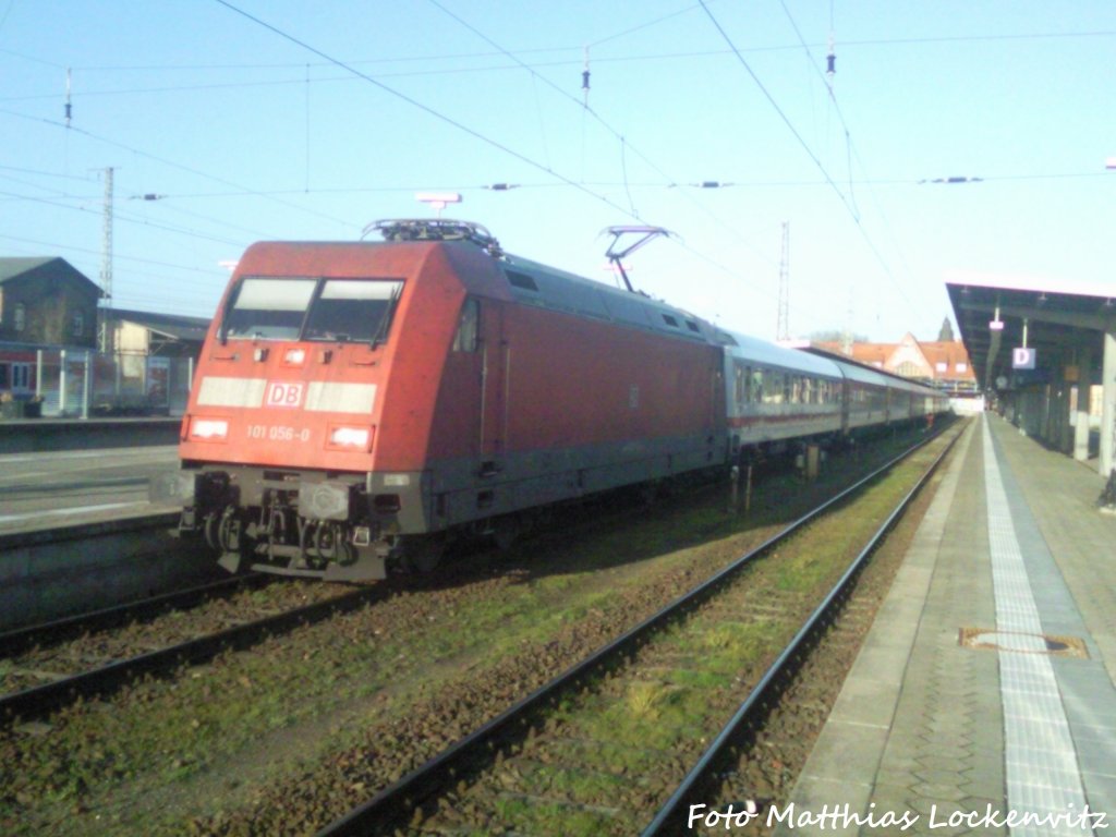 101 056-0 mit EC mit Ziel Brno im Bahnhof Stralsund Hbf am 28.11.11