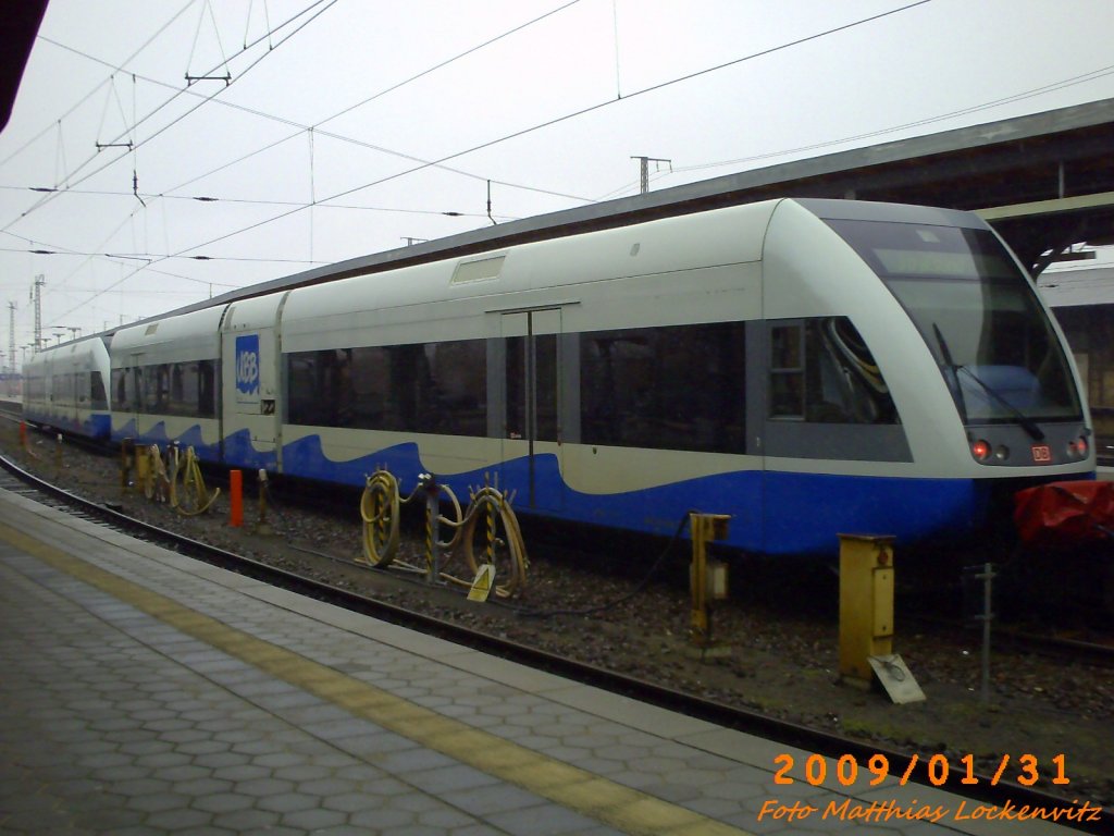 2 UBB GTW 2/6er mit Ziel Swinemnde Centrum im Bahnhof Stralsund Hbf am 31.1.09