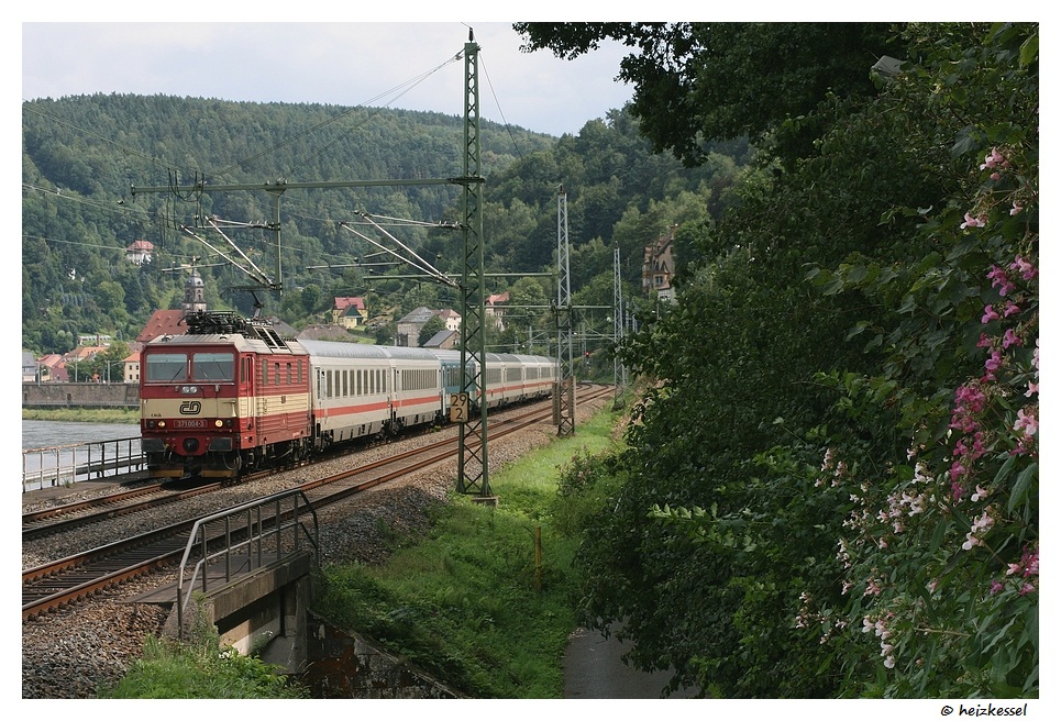 371 004-3 mit den EC 174 nach Hamburg-Altona