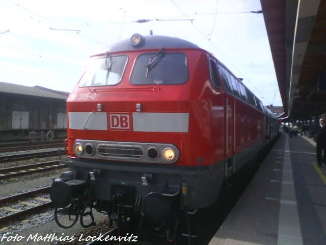 Am 30.5.09 steht 218 315-0 mit dem Uex mit Ziel Heringsdorf im Bahnhof Stralsund Hbf bereit