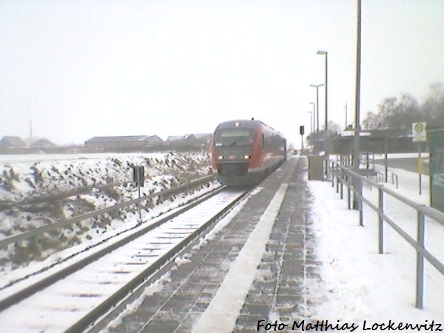 ein 642er als RE8 mit Ziel Tessin beim Halt im Bahnhof Brodersdorf (b. Rostock) am 16.2.12