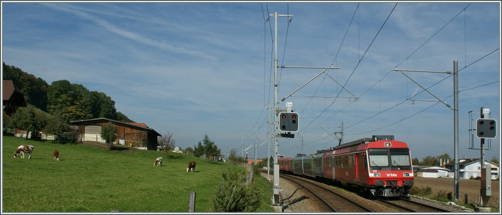 Ein BLS S-Bahnzug bei Kehrsatz. 05. Okt. 2012