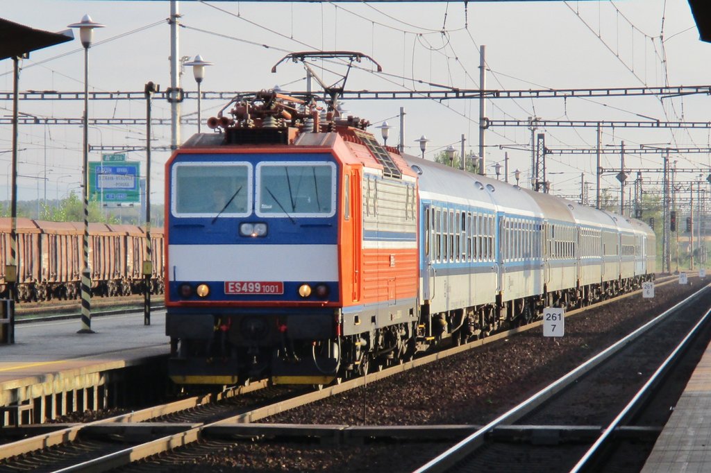 Ex-CSD ES 499 1001 treft am 22 September 2017 in Ostrava-Svinov ein.