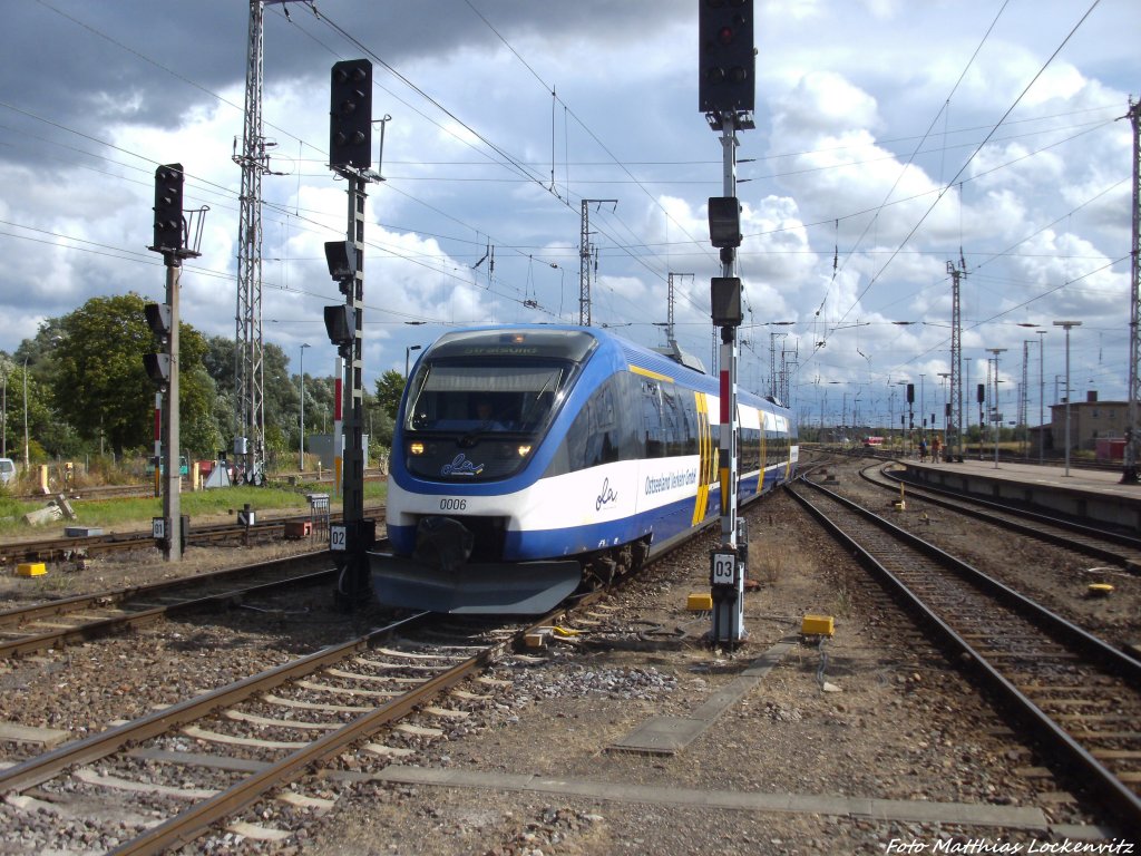 OLA VT 0006 aus Neustrelitz Hbf bei der Einfahrt in den Bahnhof Stralsund Hbf am 13.8.13