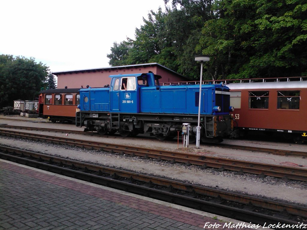 RBB 251 901 beim Rangieren im Bahnhof Putbus am 27.7.13