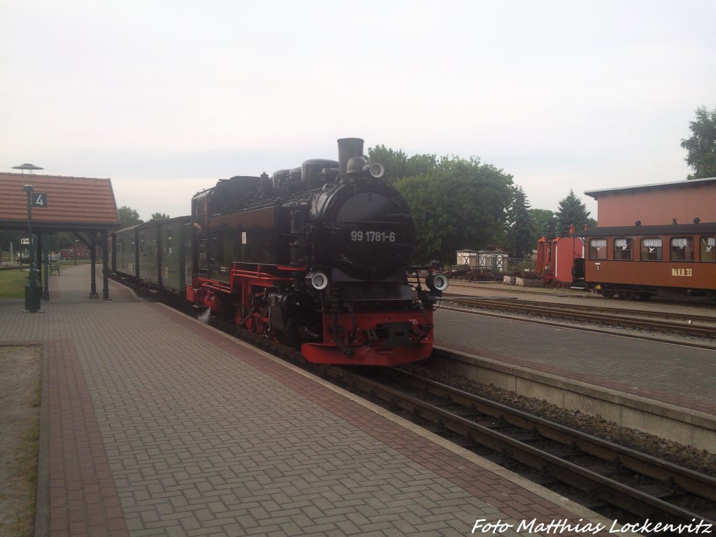 RBB 99 1781 mit dem Gesammten zug beim Rangieren im Bahnhof Putbus am 27.7.13