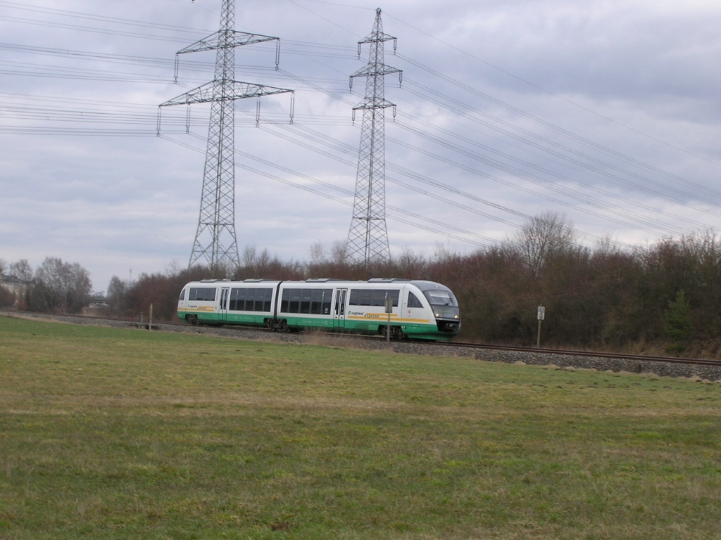 Vogtlandbahn Triebwagen der Baureihe 642 durch Rothenstadt, in der Nhe von
Weiden/Opf.