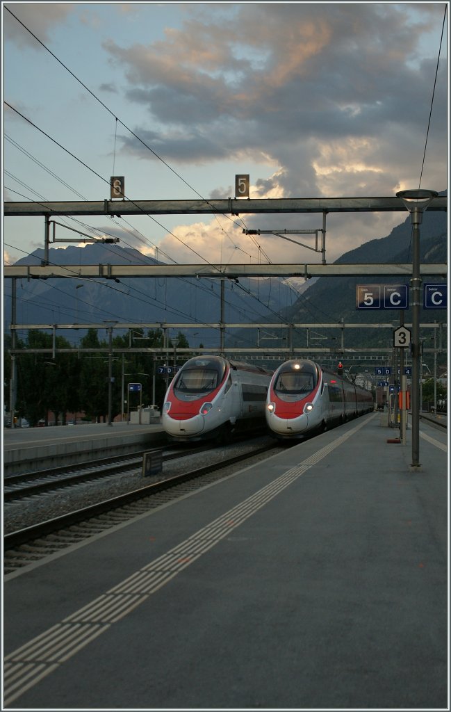 Zwei SBB ETR 610 begegnen von und nach Milano begegnen sich in Visp.
3. Aug. 2012