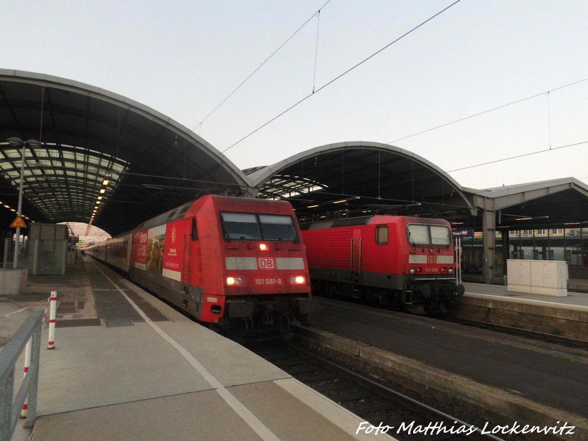 101 081 und 143 928 im Bahnhof Halle (Saale) Hbf am 4.8.15