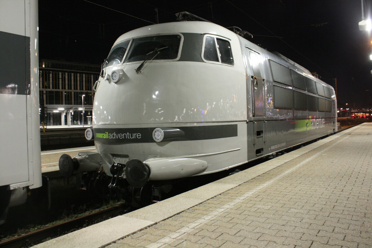 103 222 von railadventure abgestellt im Bahnhof Mnchen Hbf am 24.3.21
4 Tage