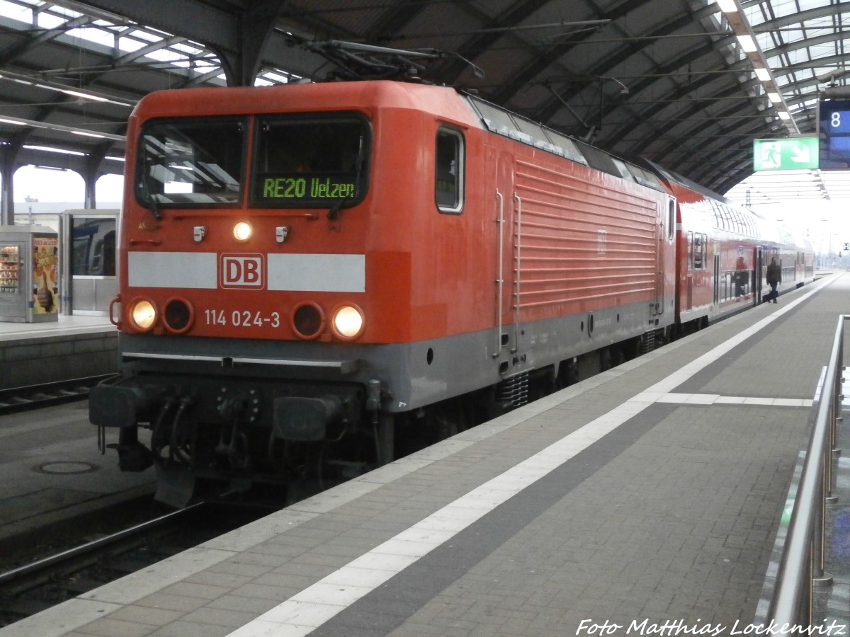 114 024-3 als RE20 mit ziel Uelzen im Bahnhof Halle (Saale) Hbf am 5.1.15