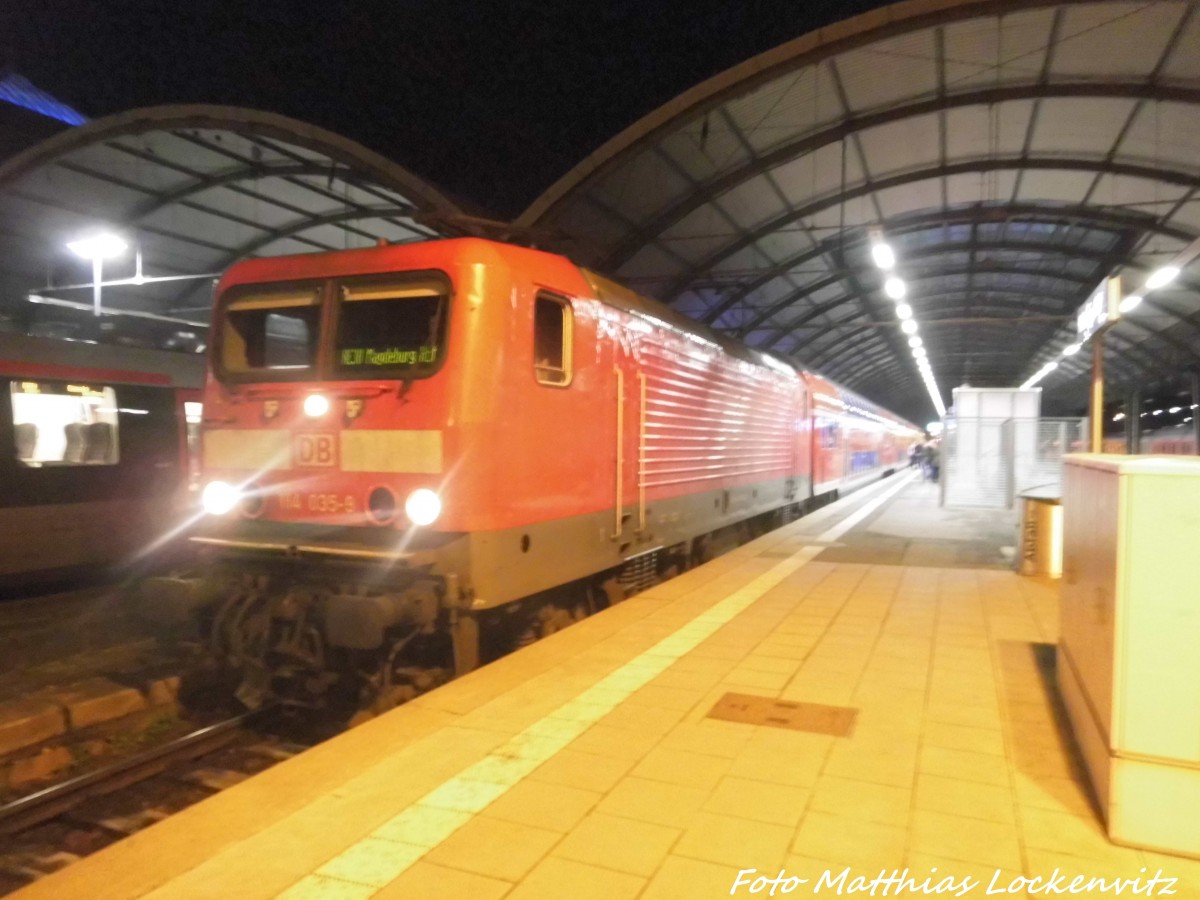 114 035-9 im Bahnhof Halle (Saale) Hbf am 14.12.15