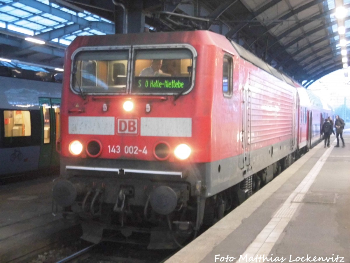 143 002 im Bahnhof Halle (Saale) Hbf am 19.2.16