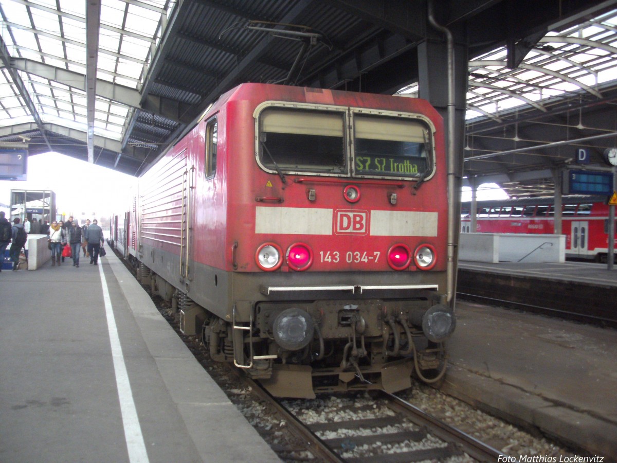 143 034-7 als S7 mit Ziel Trotha beim des Bahnhofs Halle Saale Hbf am 14.2.14