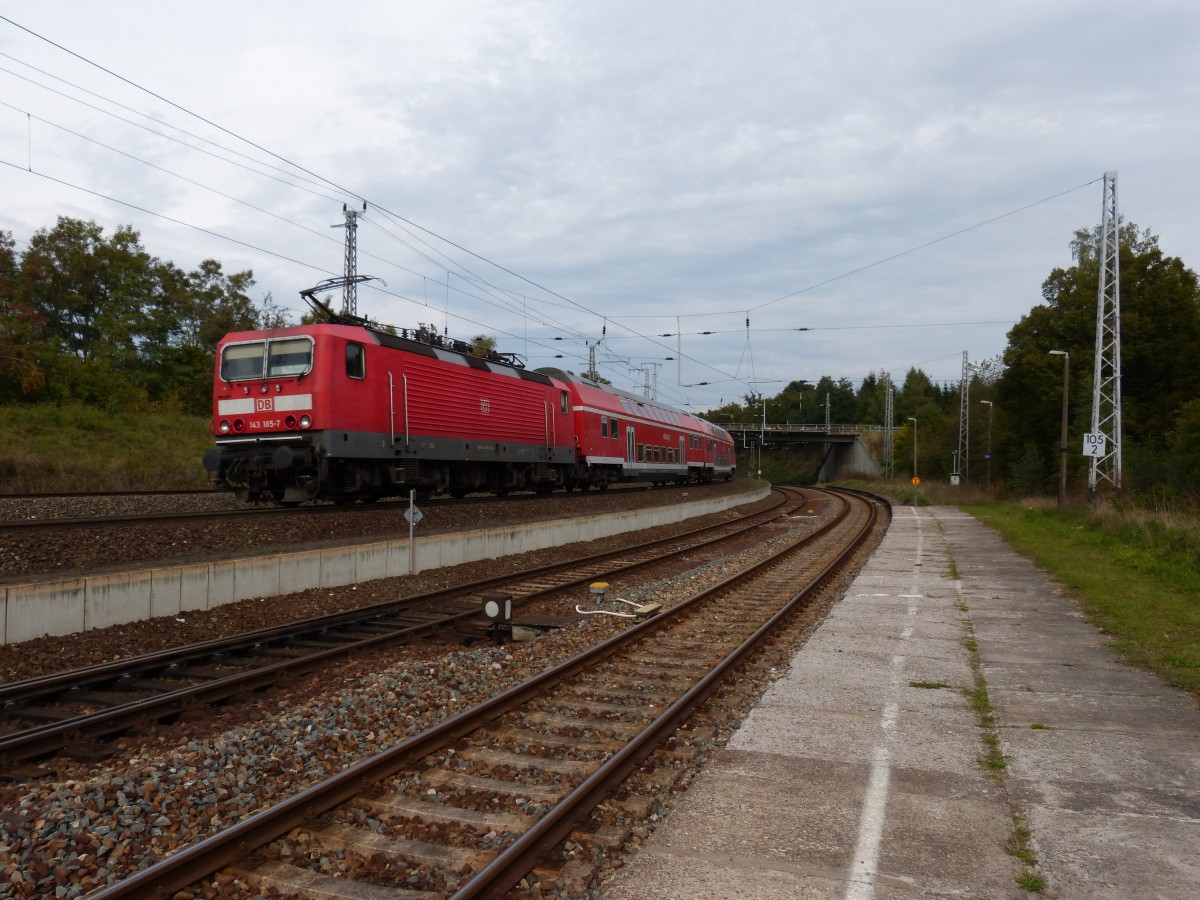 143 185-7 mit Regionalbahn im Bahnhof Wolkramshausen 04.10.2013