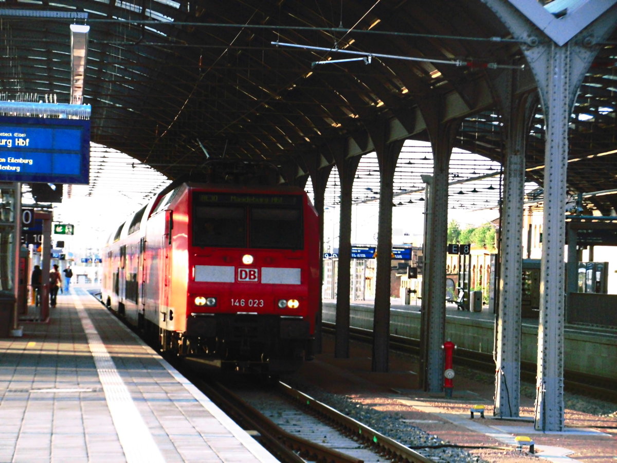 146 023 steht als RE30 mit ziel Magdeburg Hbf im Bahnhof Halle/Saale Hbf am 26.4.18