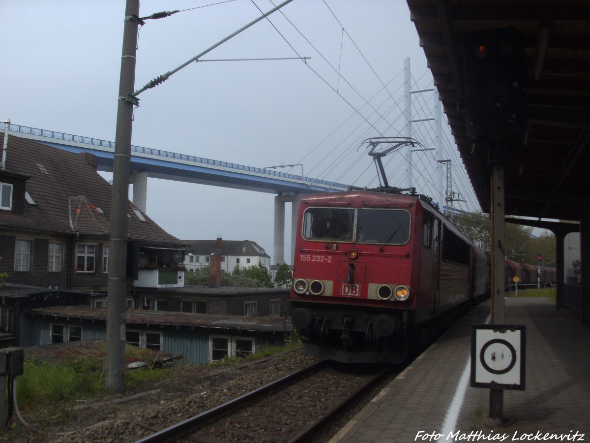 155 232-2 mit einem Gterzug beim Durchfahren des Bahnhofs Stralsund-Rgendamm am 6.5.14