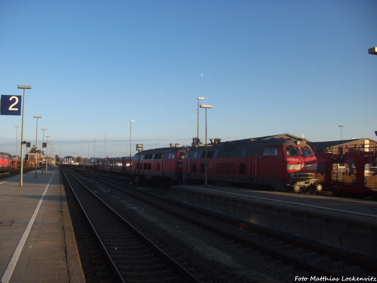 218 372-1 und 218 342-4 beim Rangieren im Bahnhof Westerland (Sylt) am 2.10.14