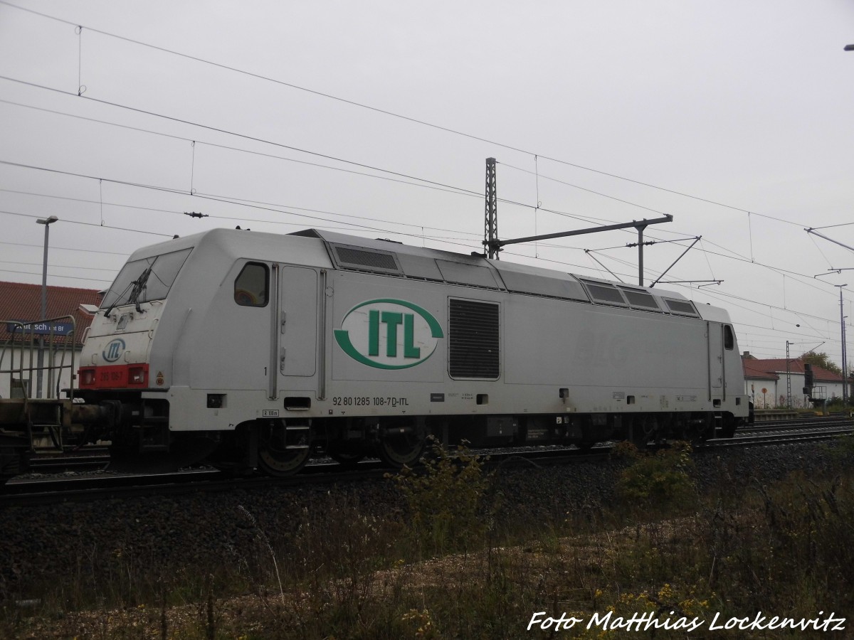 285 108-7 der ITL im Bahnhof Delitzsch unt Bf am 20.10.15