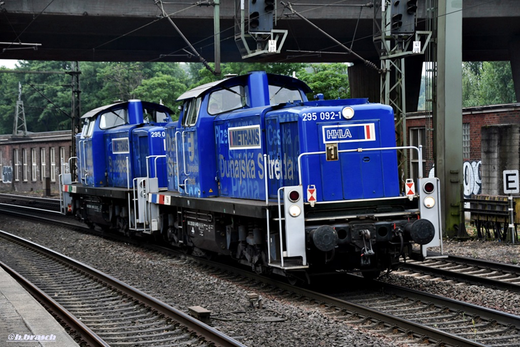 295 092-1 und 295 091-3 fuhren als lokzug durch hh-harburg,02.06.18