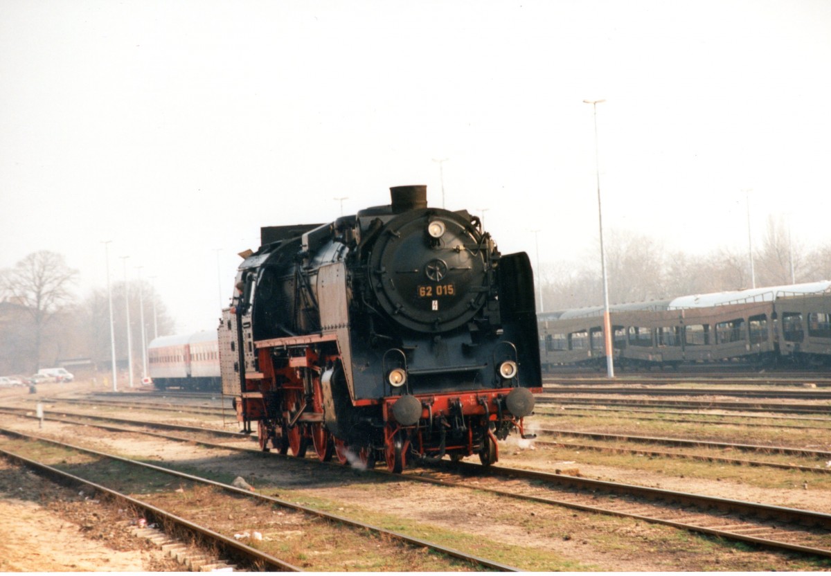 62015 im Bahnhof Berlin - Grunewald im Jahre 1997