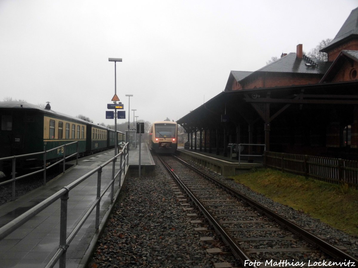 650 032 der PRESS bei der Betriebspause im Bahnhof Putbus am 25.12.16
