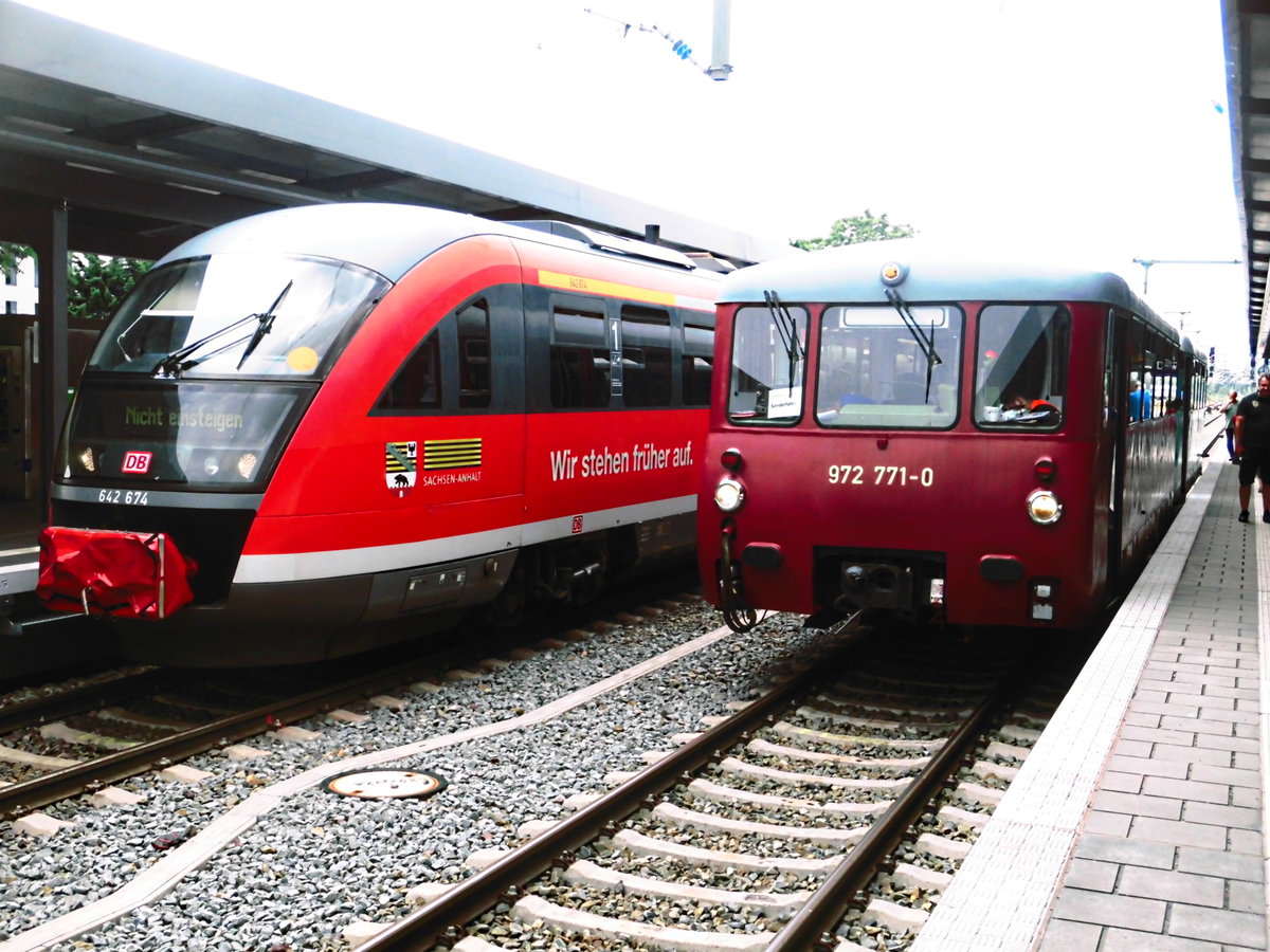 972 771 mit 772 312 und 642 674 im Bahnhof Magdeburg Hbf am 3.6.18