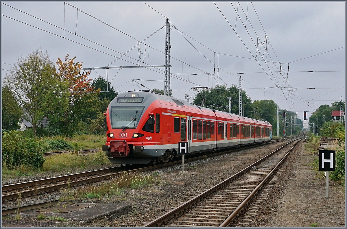 A DB ET 429 auf dem Weg als RE 9 nach Sassnitz bei der Einfahrt in Ribnitz Dammgarteen West.
 26. Sept. 2017