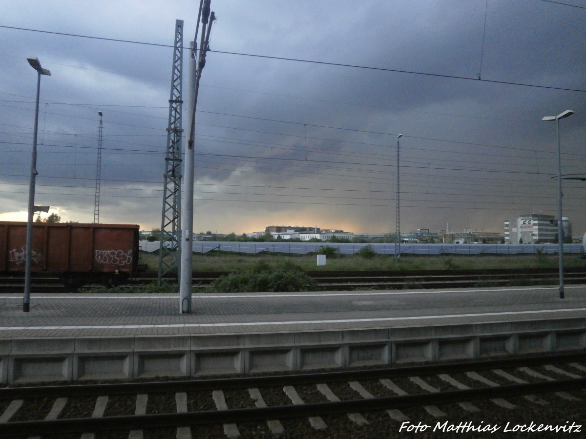 Abendliches Gewitter vom Bitterfelder Bahnhof fotografiert am 9.5.15
