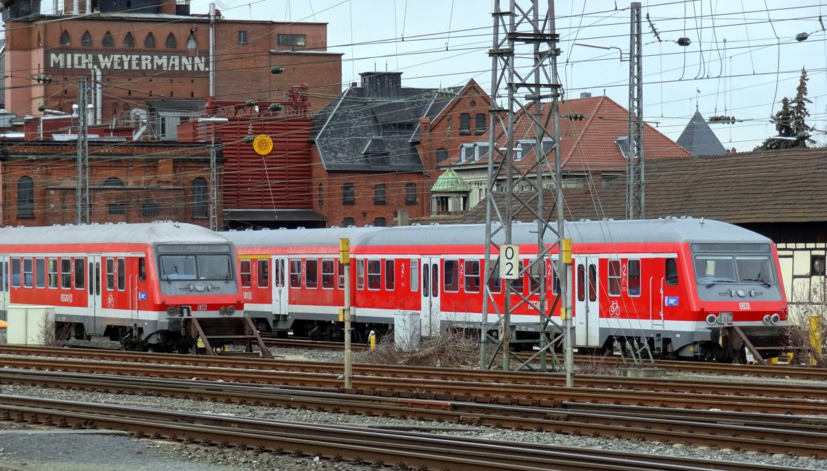 Abgestellte n-Wagen Garnituren im Bahnhof Bamberg im Februar 2014.