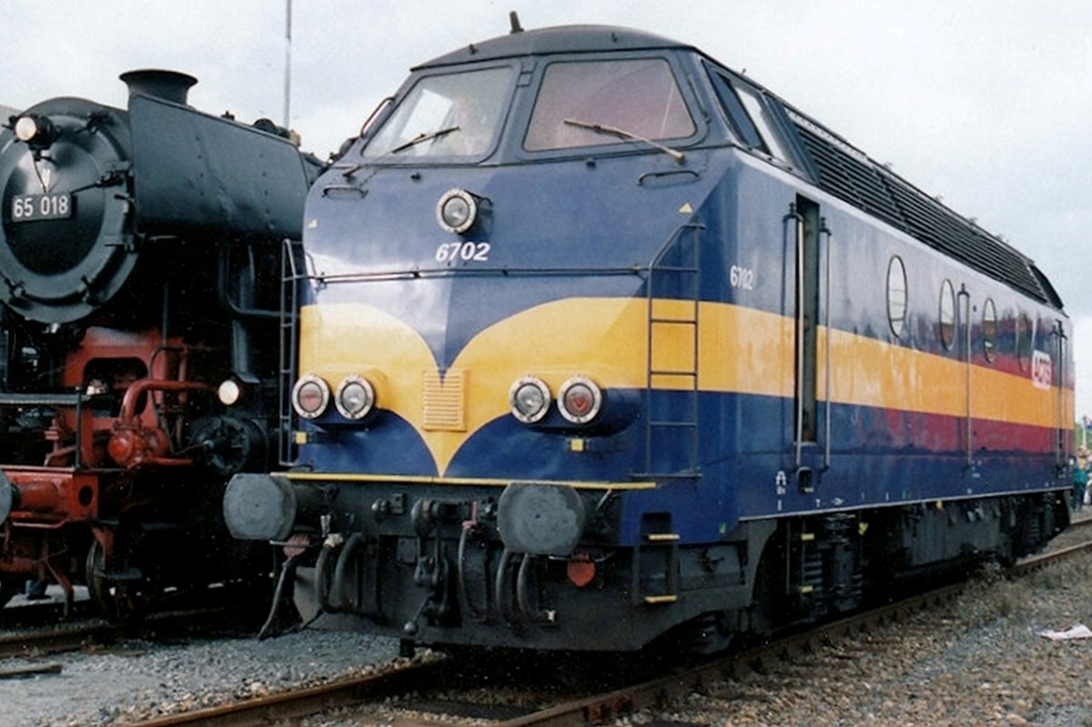 ACTS/HUSA 6702 steht am 4 Oktober 1999 in Hengelo.