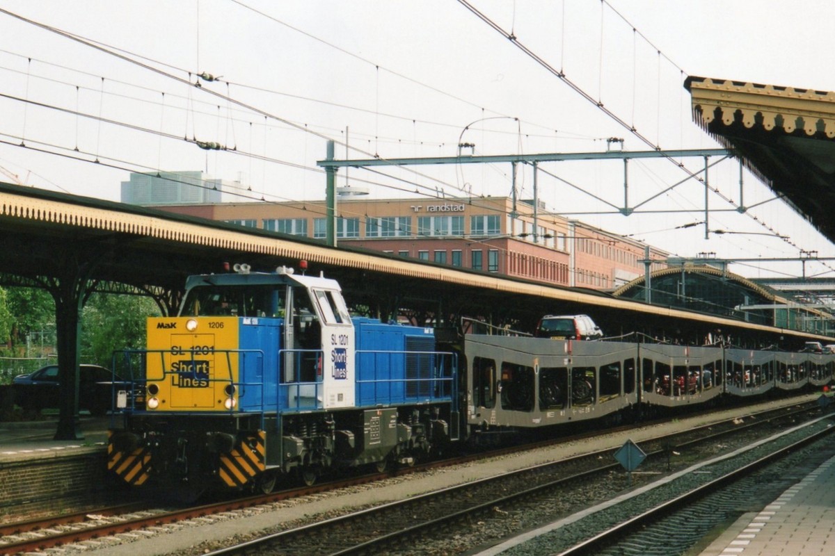Alpha Trains 1201 war bis Ende 2004 in Dienst bei der dass jahr in die Pleite gegangene ShortLines; hier am 18 Juli 2004 in 's Hertogenbosch fotografiert.