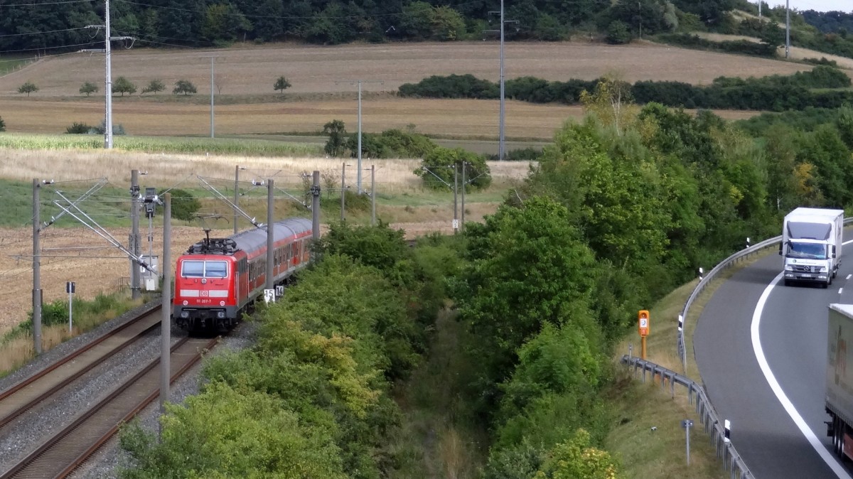 Als Leerfahrt fhrt 111-207 und die 3 n-Wagen von Hafurt nach Bamberg am 20.August 2013.