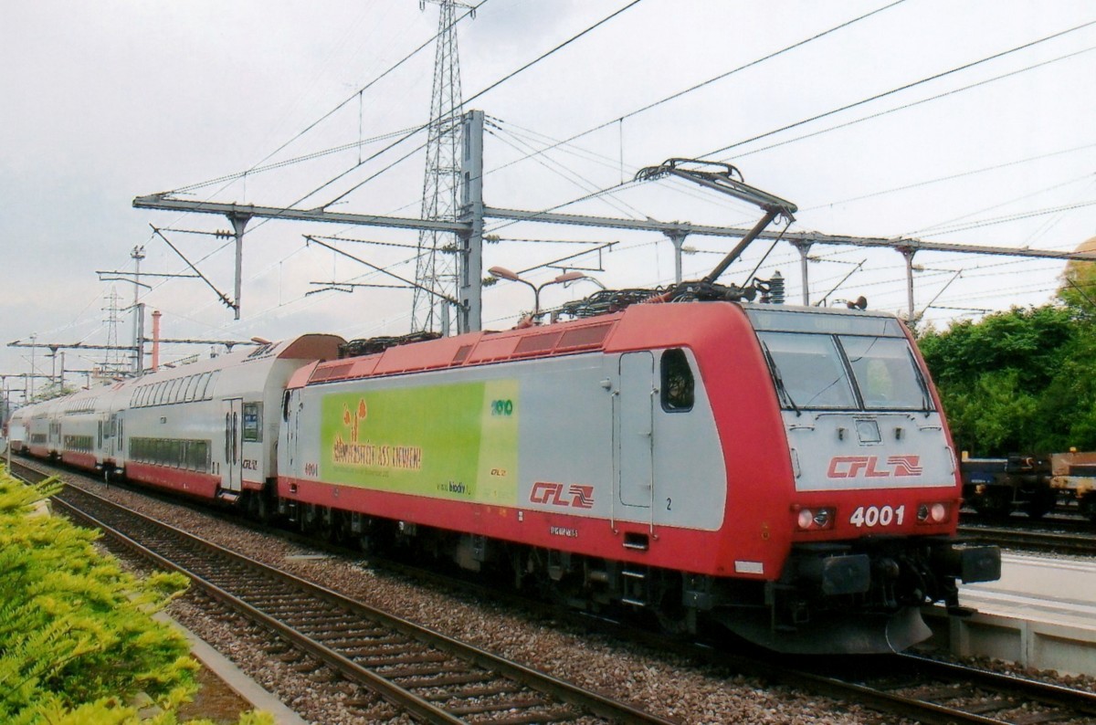 Am 1 Juni 2010 steht CFL Werbelok 4001 in Petange.