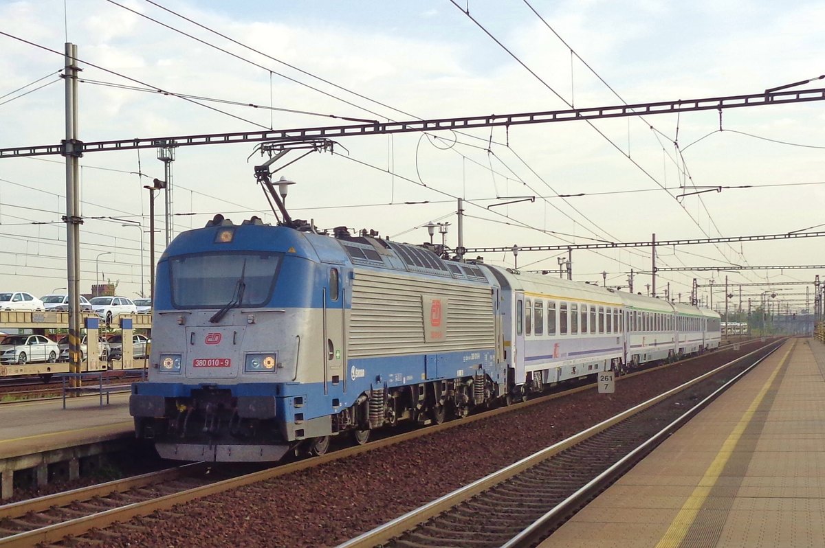 Am 13 September 2018 treft 380 010 in Ostrava-Svinov ein.