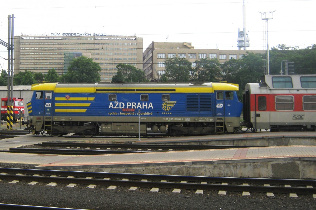 Am 15 Mai 2012 durchfahrt 749 039 Praha hl.n.