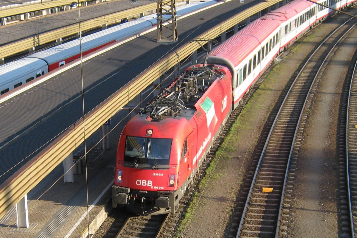 Am 25 Mai 2012 treft ÖBB 1216 013 in Kufstein ein.