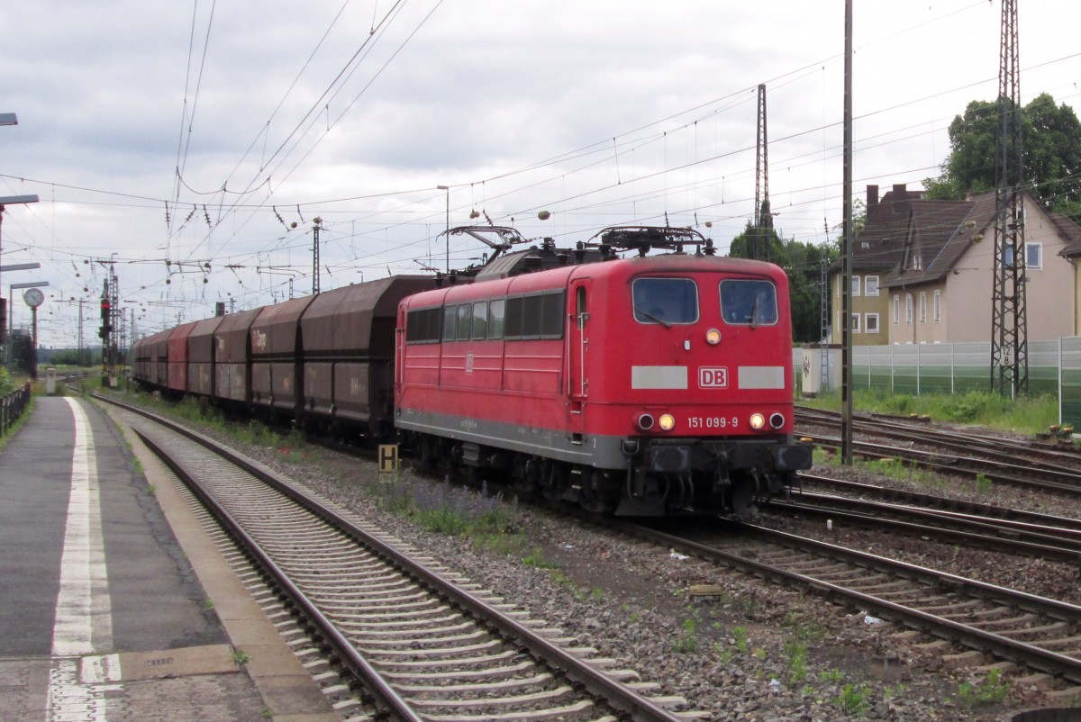 Am 30 Mai 2014 verlsst einer Erzbomber mit 151 099 Mainz-Bischofsheim.