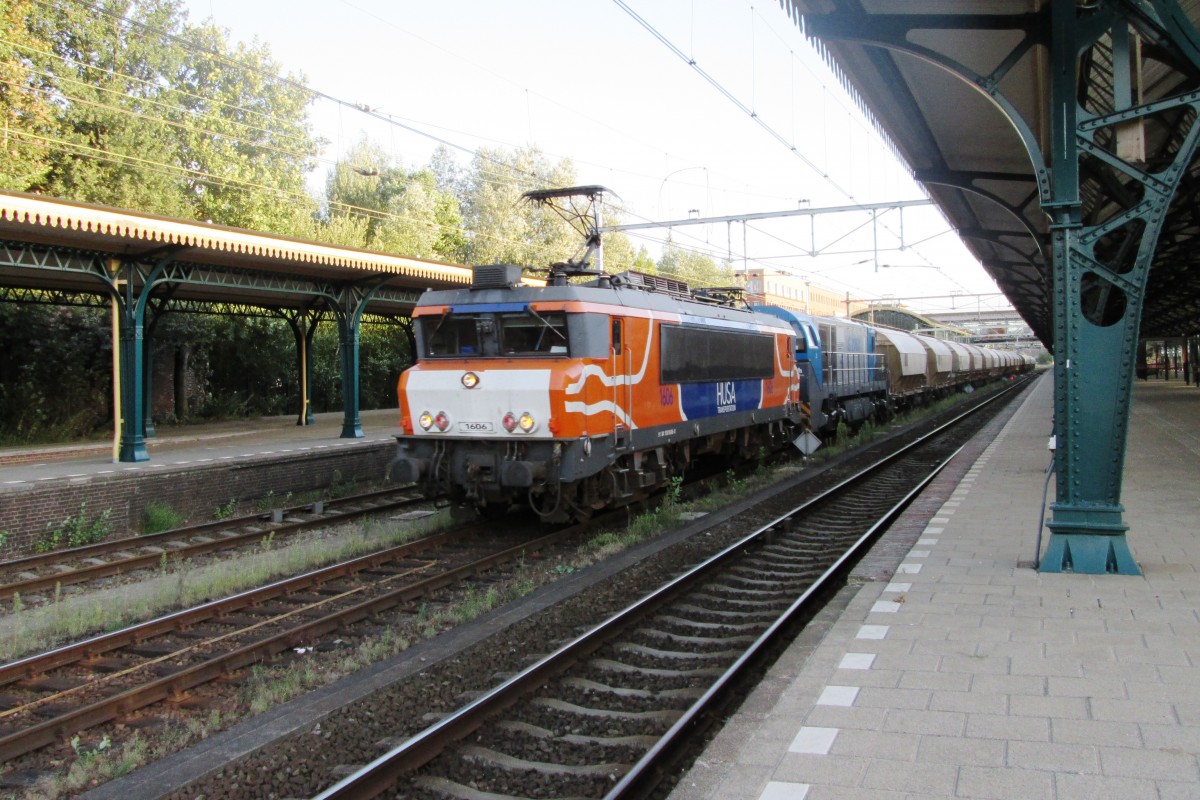 Am 31 Augustus 2013 durchfahrt HUSA 1606 mit ein Kesselwagenzug 's Hertogenbosch.