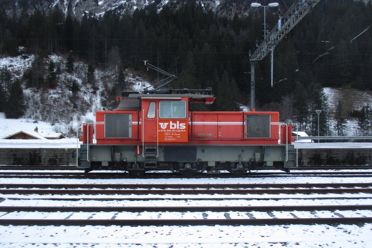 Am 31 Dezember 2018 steht BLS 936 135 in Kandersteg. 