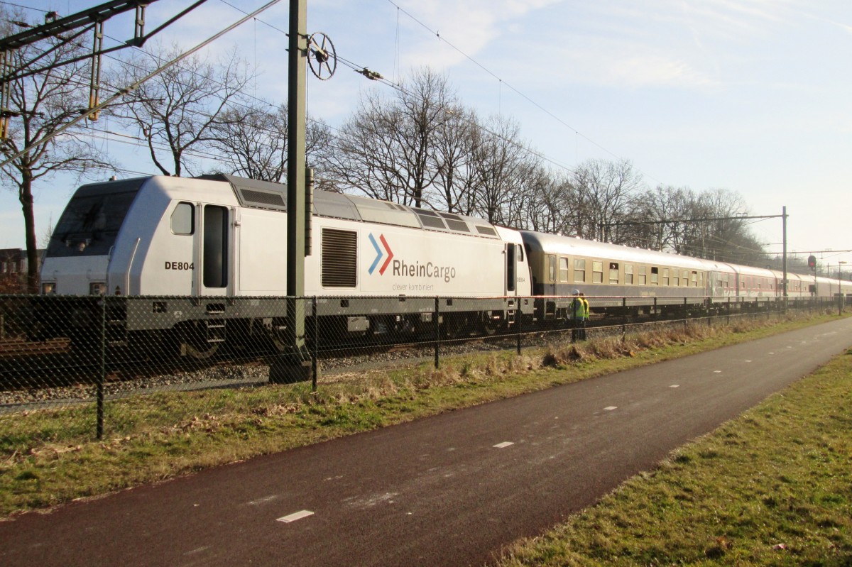Am sonnigen 8 März 2015 ist RheinCargo 804 mit ein EETC-Nachtzug aus Tirol in Zevenaar eingetroffen.