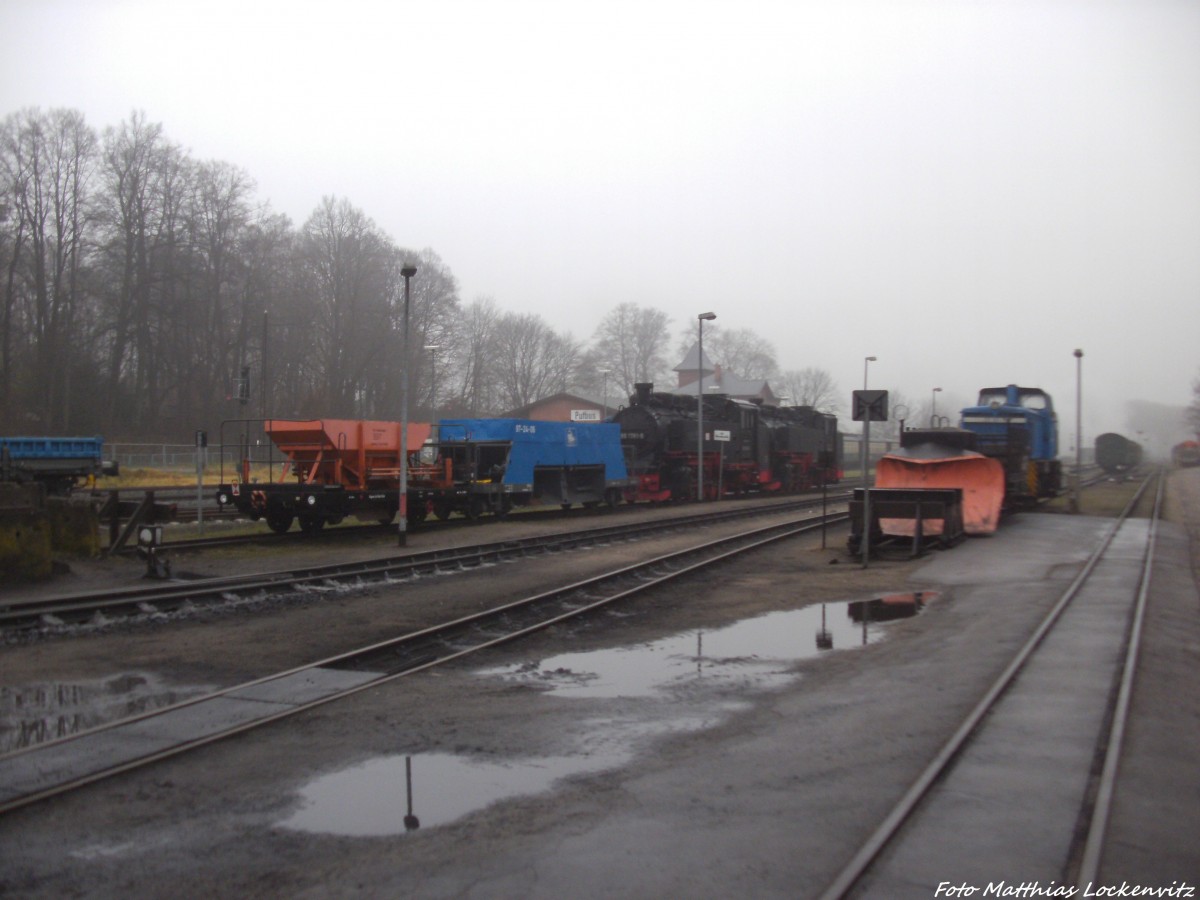 Blick auf die Abgestellten Loks 251 901 / 99 1784 & 99 1782 in Putbus am 18.1.14