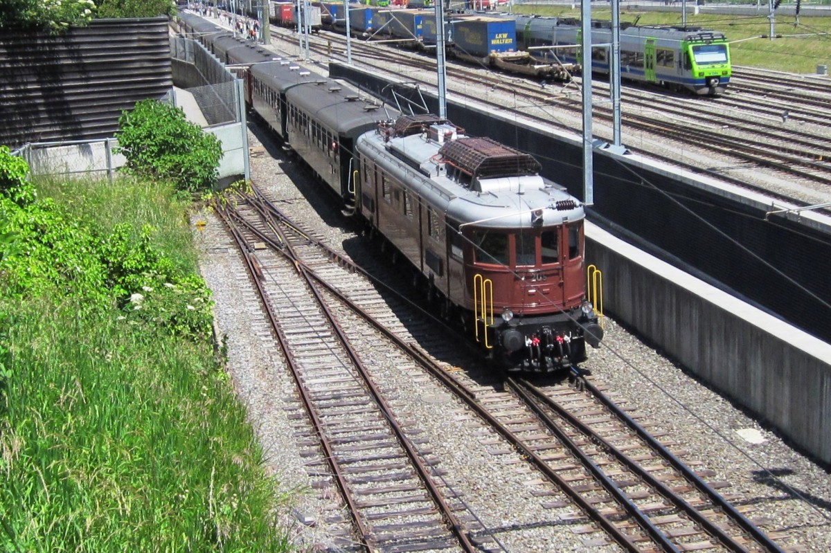 BLS 205 fahrt der BLS NEAT Basistunnel bei Frutigen ein am 30 Juni 2014.