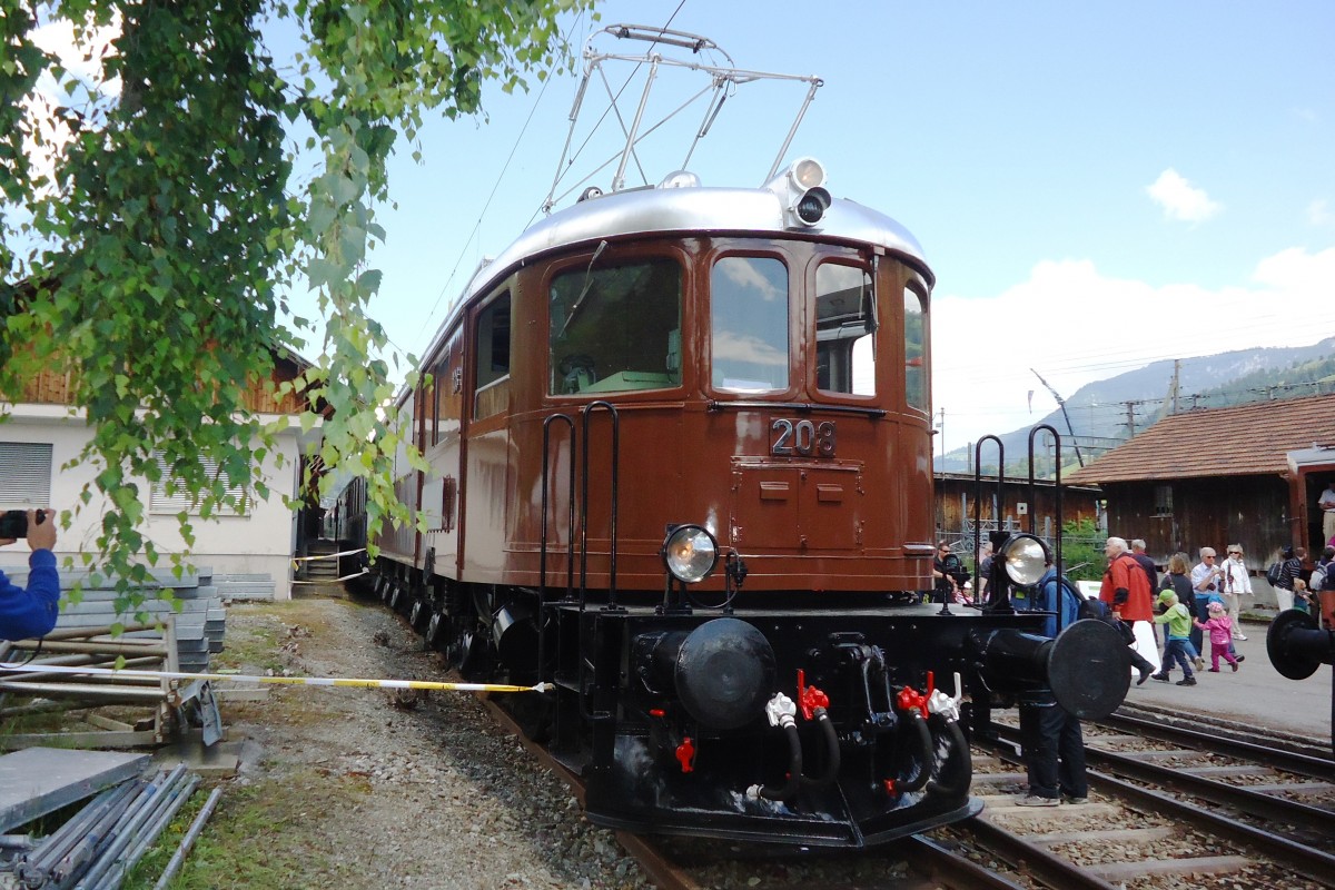 BLS 208 stand am 30 Juni 2013 in Frutigen während das Bahnhofsfest  100 Jahre BLS 1913-2013 .