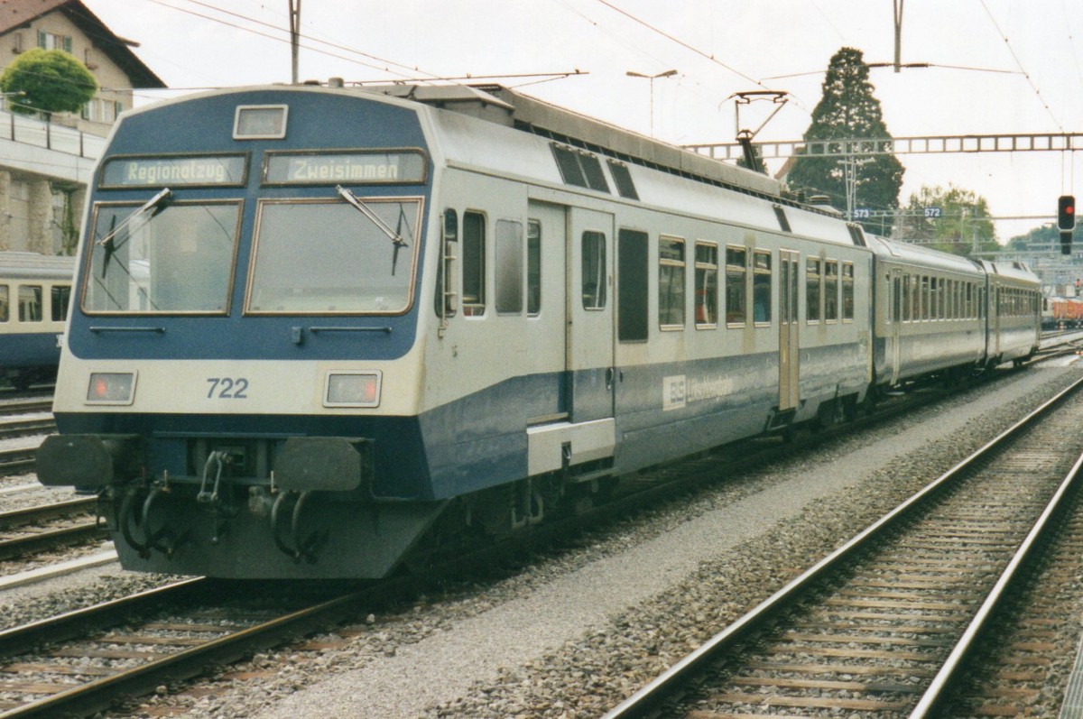 BLS 722 steht am 24 Mai 2006 in Spiez.