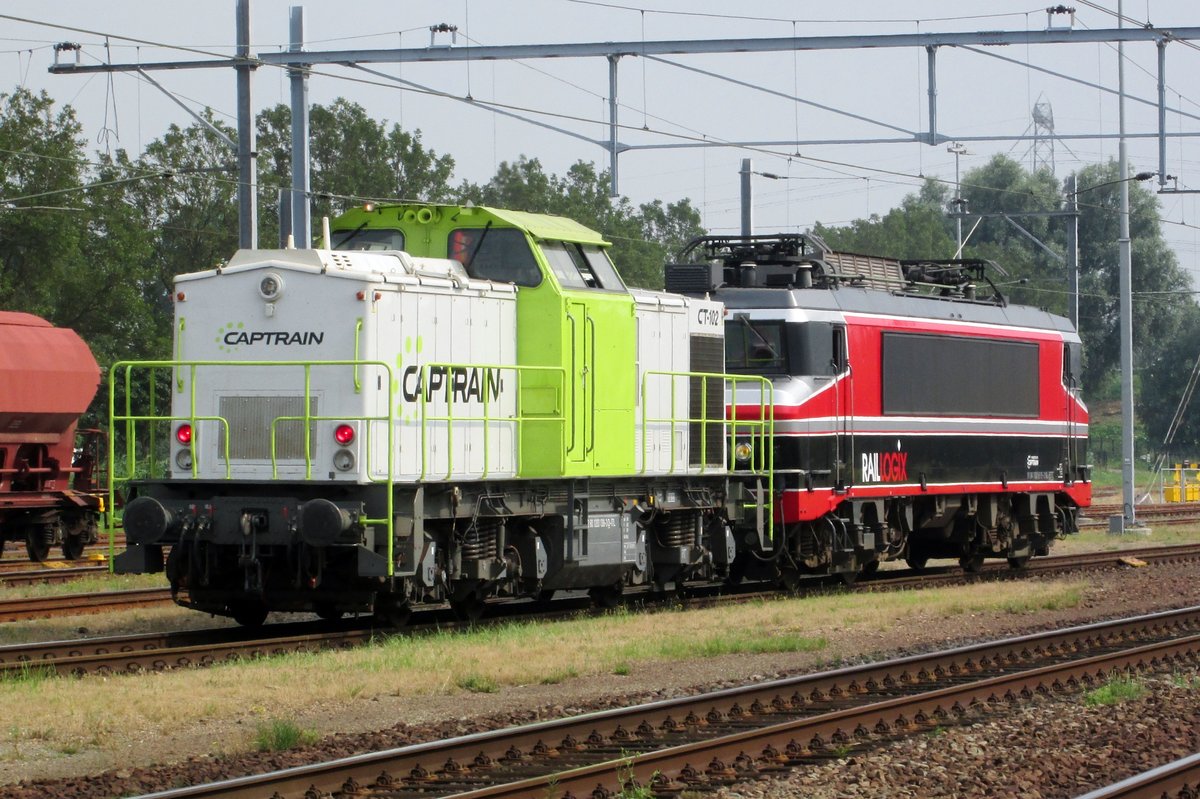 Captrain 102 rangiert 1619 in Lage Zwaluwe am 22 Juli 2016.