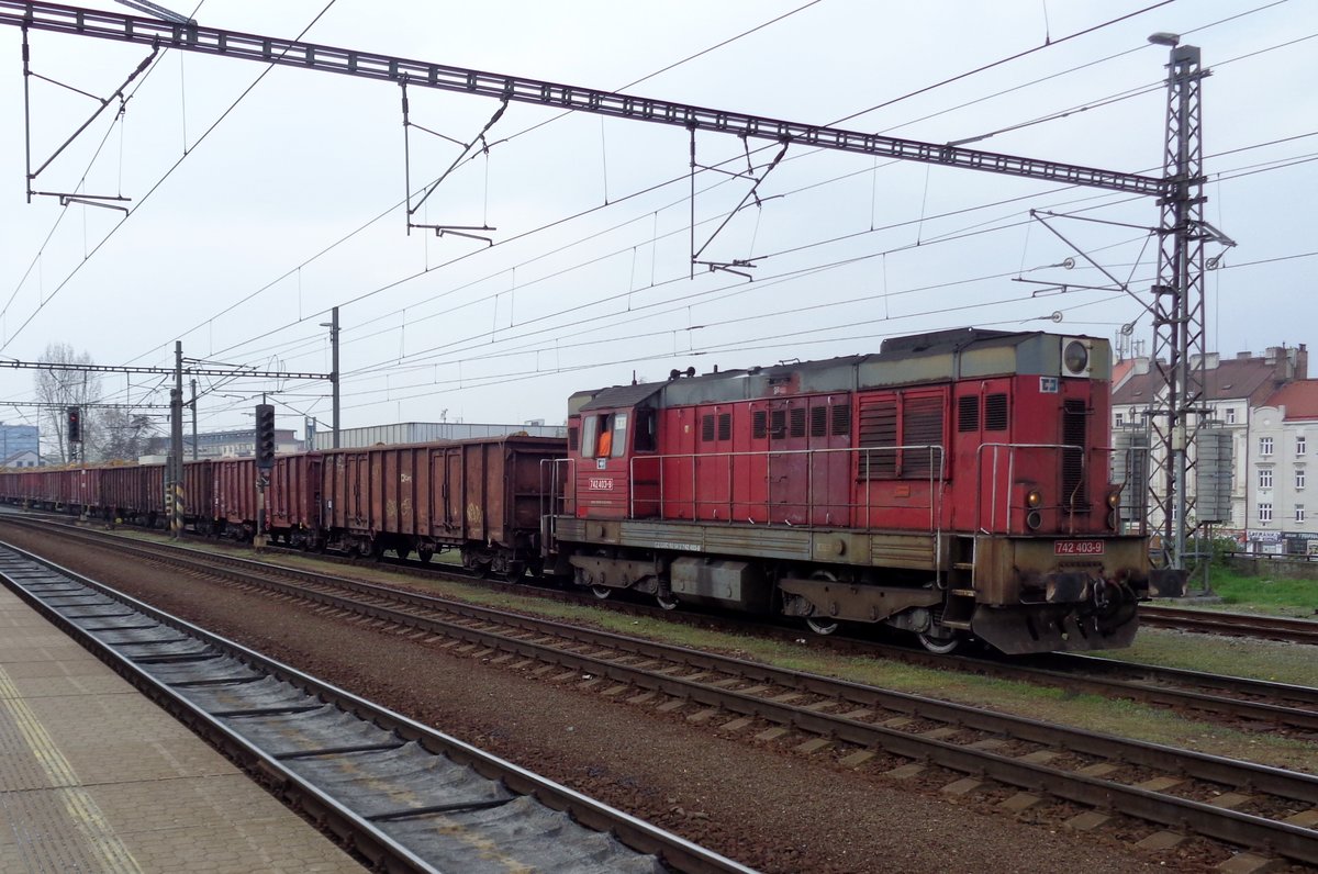 CD 742 403 rangiert am 5 April 2017 in Praha-Liben.