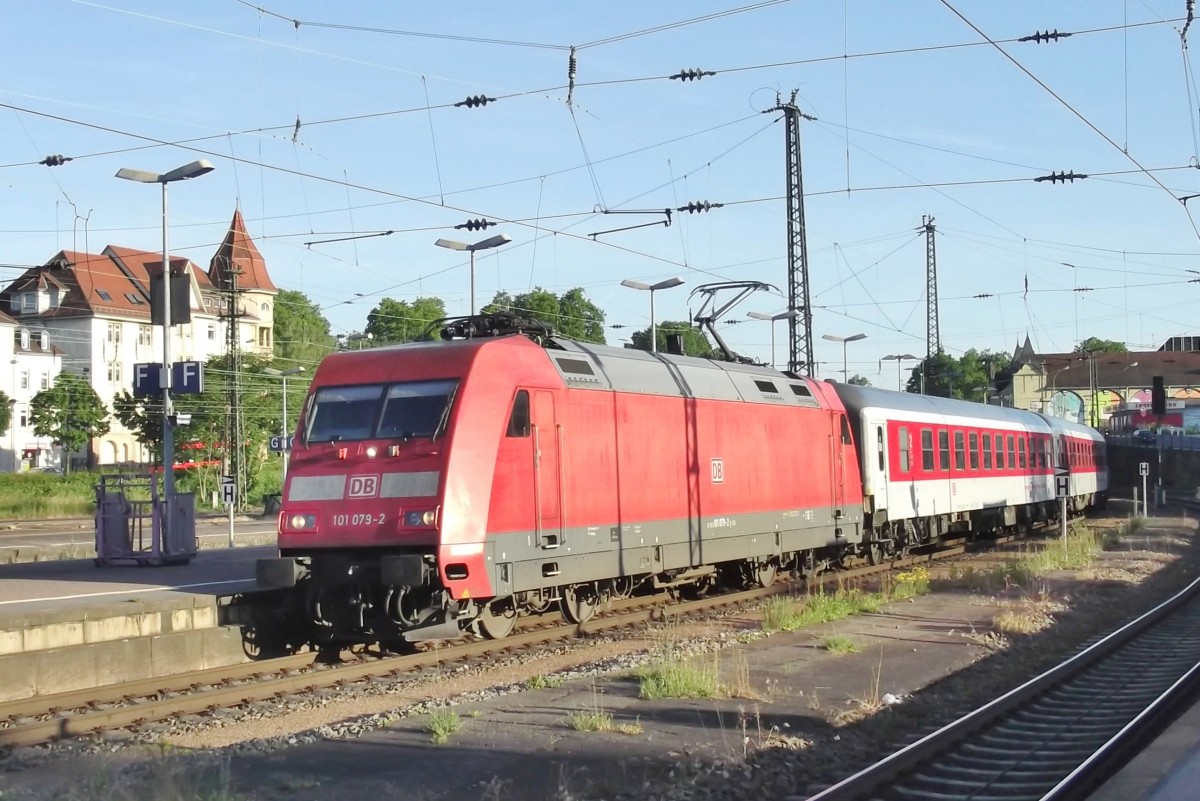CNL 459 nach Kobnhavn durchfahrt am 5 Juni 2014, gezogen von 101 079, Offenburg.