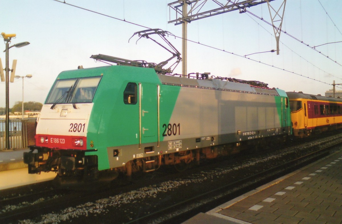 CoBRa 2801 steht am 24 September 2009 in Amsterdam Centraal.
